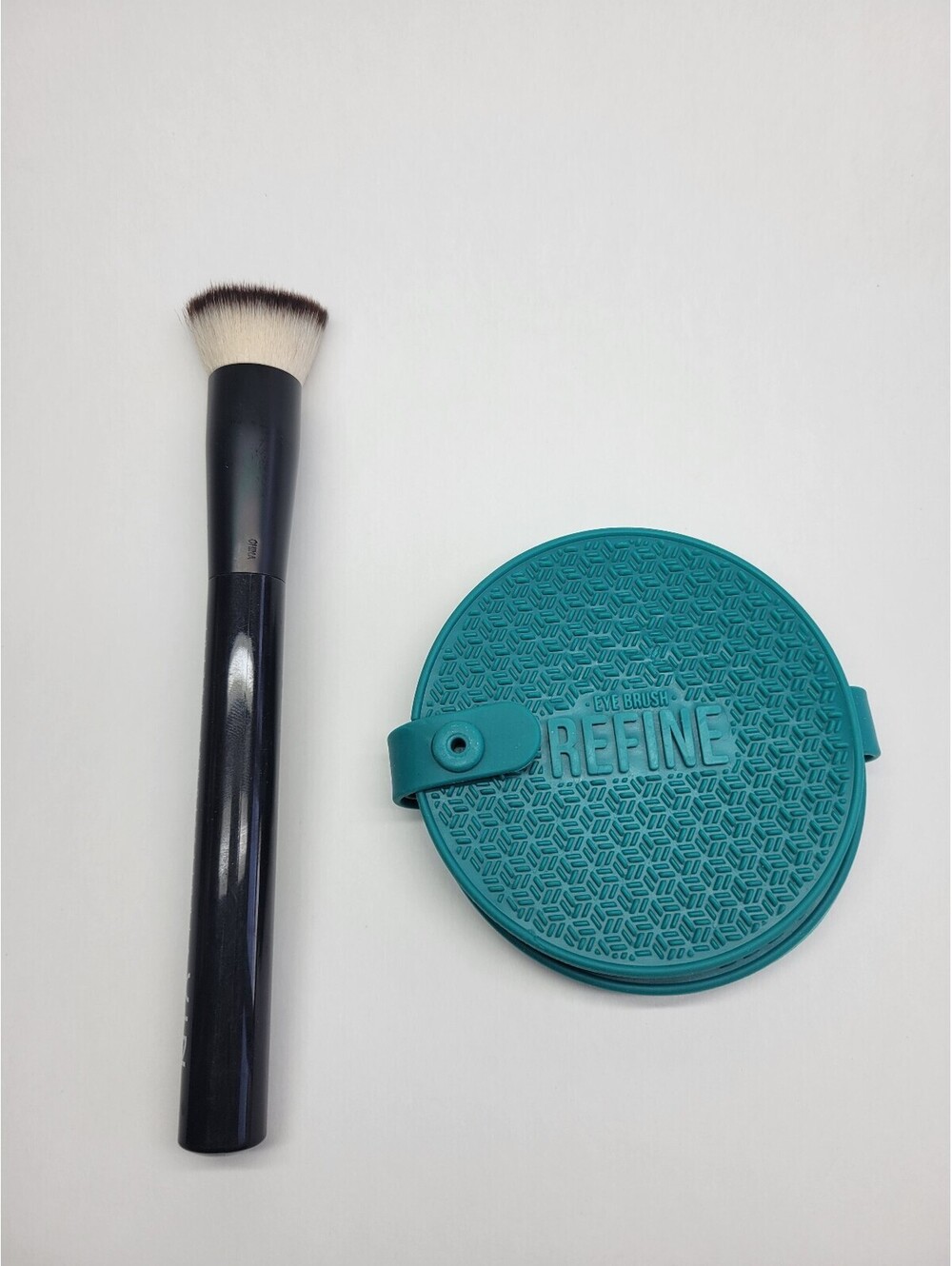 NYX Professional Makeup Total Control Foundation Brush PROB22 + Brush Cleaner